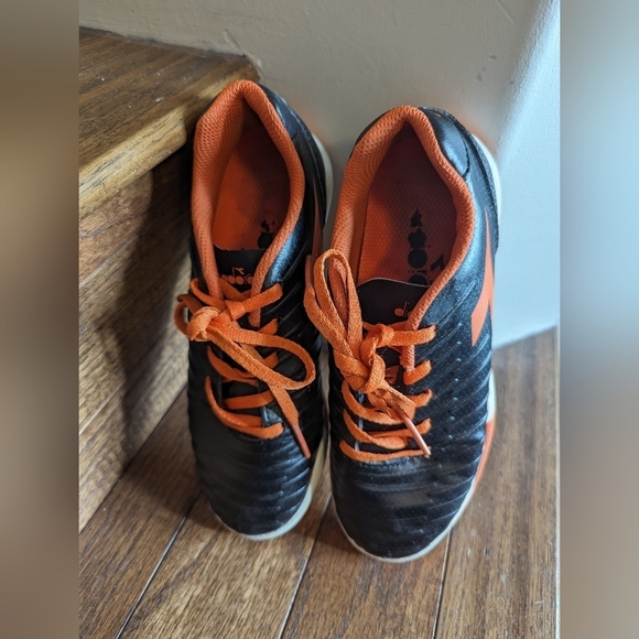 Diadora Shoes Youth indoor soccer turf sneakers - Size 4 - Picture 5 of 11